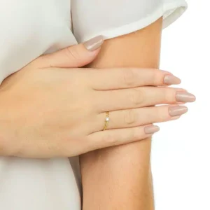 Anel Solitario de Ouro 18K Aro Trabalhado com Losango e Zirconia AN20433 1 e1776869366748