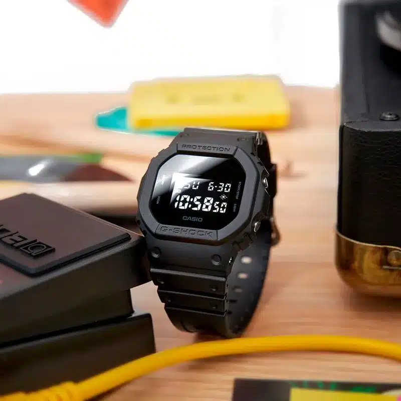 relogio a prova d agua ou relogio resistente a agua casa das aliancas Relogio Masculino G Shock Casio Preto DW 5600BB 1DR 1