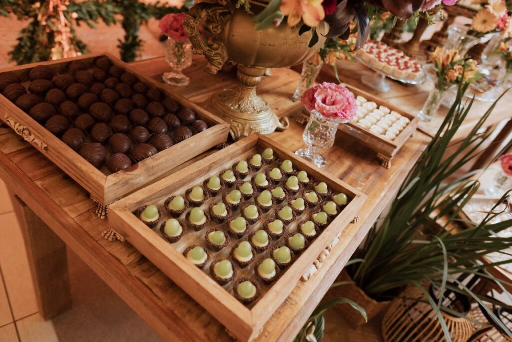 Casamento Monique e Filipe: uma linda inspiração de decoração de casamento vermelho