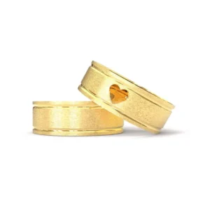 aliancas de ouro para cada tipo de casal Alianca de Ouro 18k Reta Fosca com Coracao Vazado e Frisos Laterais AS1276