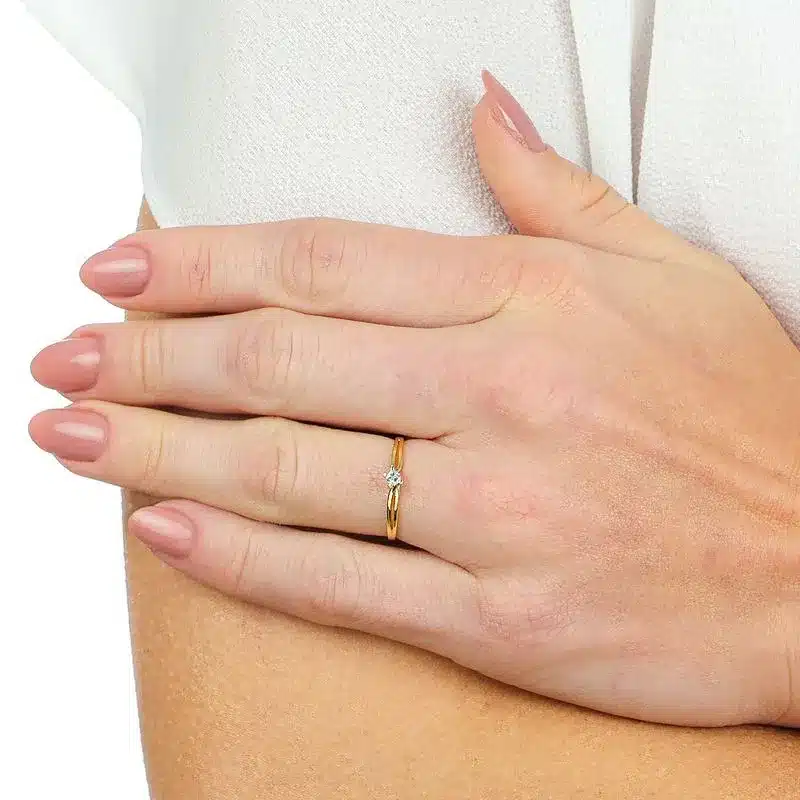 como planejar um pedido de casamento Anel Solitario de Ouro 18K com Aro Vazado e Brilhante AN19410 2