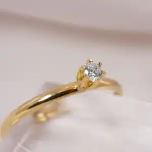 como planejar um pedido de casamento Anel de Noivado Solitario de Ouro 18K com Zirconia AN19150 2