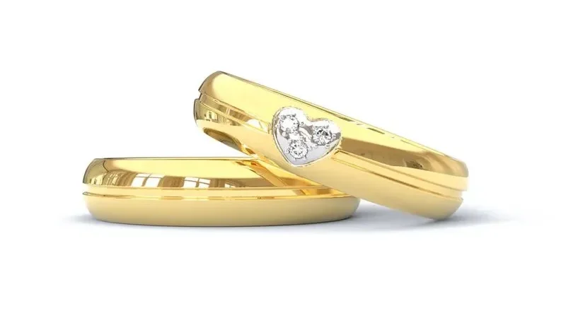 Alianças Finas, Médias ou Largas para Casamento: qual escolher? 8 aliancas finas de casamento Alianca de Ouro 18K Abaulada Lisa com Friso Fosco e Coracao com Brilhantes AS2221 edited 1