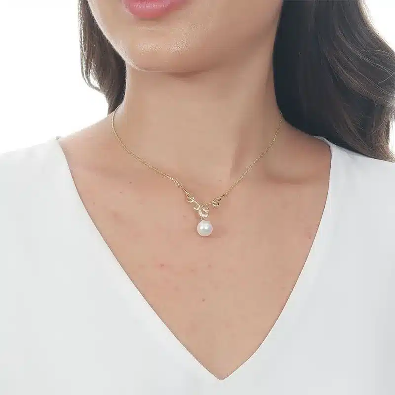 Joias e Relógios para Usar no Réveillon: Looks de Fim de Ano que Brilham! 1 joias e relogios para usar no reveillon Gargantilha de Prata com Banho Dourado Malha Cadeado com Pingente em Zirconia Branca e Perola GG22900 1