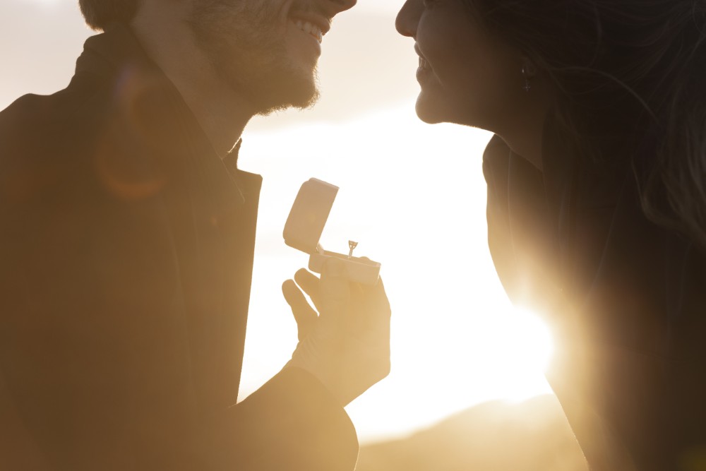 Pedido de Casamento no Réveillon: Guia Completo + Melhores Anéis de Noivado 4 pedido de casamento no reveillon 8