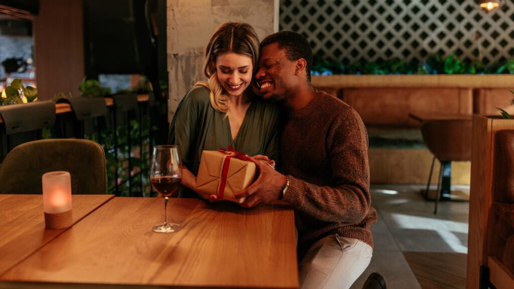 Surpresa para a namorada no ano novo: ideias com joias e significado, para surpreender o seu amor! Surpresa para a namorada no ano novo: ideias com joias e significado, para surpreender o seu amor!