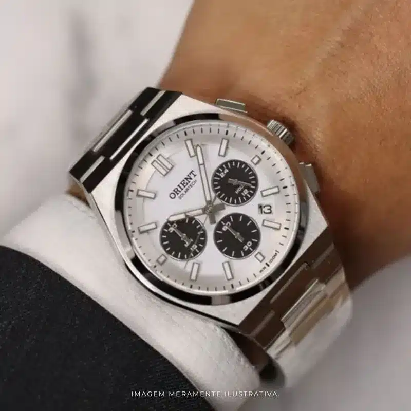 Relógios para começar o ano com estilo: Modelos Atemporais para 2026 9 relogios para comecar o ano Relogio Masculino Orient Solartech Cronografo Panda MBSSC274 S1SX Branco e Preto 1