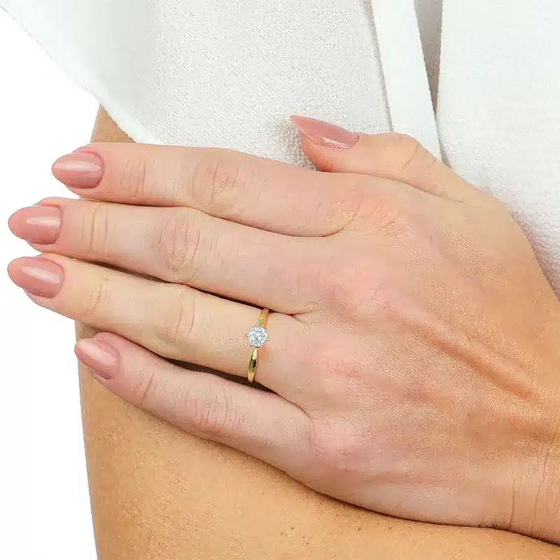 Tudo sobre Ouro 10k: guia completo para alianças de casamento e anéis de noivado 2 Anel Solitario de Ouro 10K com Zirconia AN21255 1