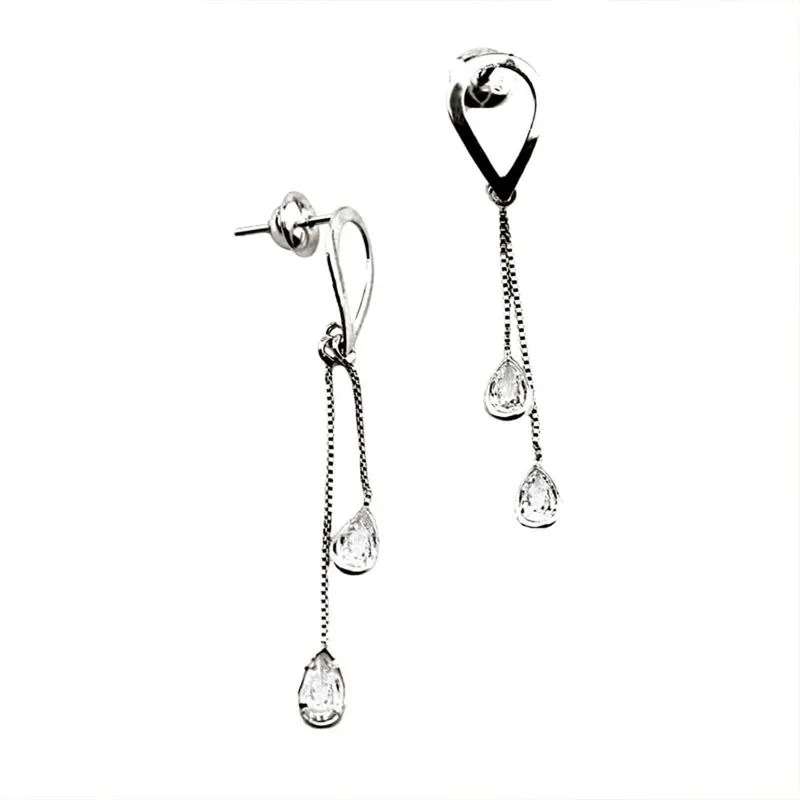 Como combinar relógio feminino com joias: pulseiras, anéis, braceletes e alianças no mesmo look 8 Brinco em Ouro Branco Pendulo Vazado BR20254