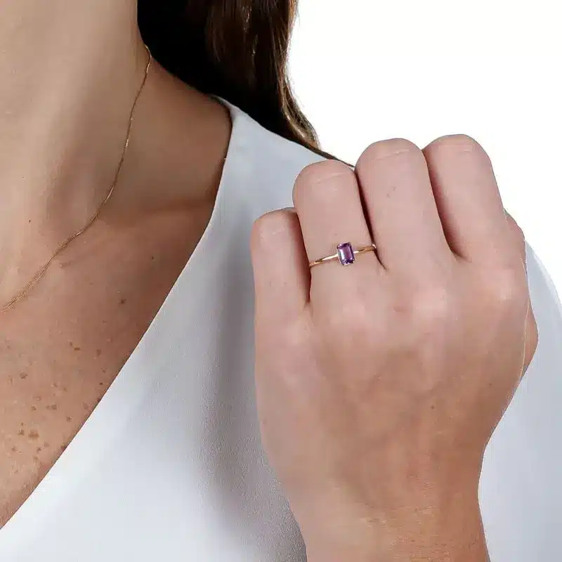 Presentes para mãe da noiva: ideias elegantes e com significado 31 Anel de Ouro 18K Aro Fino com Baguete Ametista Natural AN20334 1