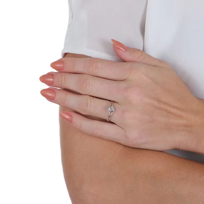 Guia de Presentes para Dia das Mães: joias, relógios e inspirações para surpreender quem você ama 37 Anel de Prata Aro Vazado com Pedra Oval de Zirconia AN23210 1