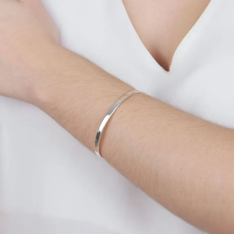 Guia de Presentes para Dia das Mães: joias, relógios e inspirações para surpreender quem você ama 34 Bracelete de Prata Fio Quadrado PS22458 1