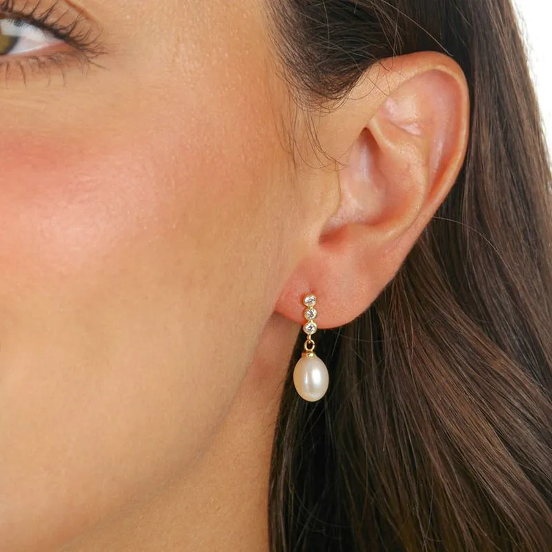 O Diabo Veste Prada 2: As Joias e Relógios que Estão Dominando a Moda em 2026 22 Brinco de Ouro 18K com Zirconias e Pendulo de Perola BR22262 1