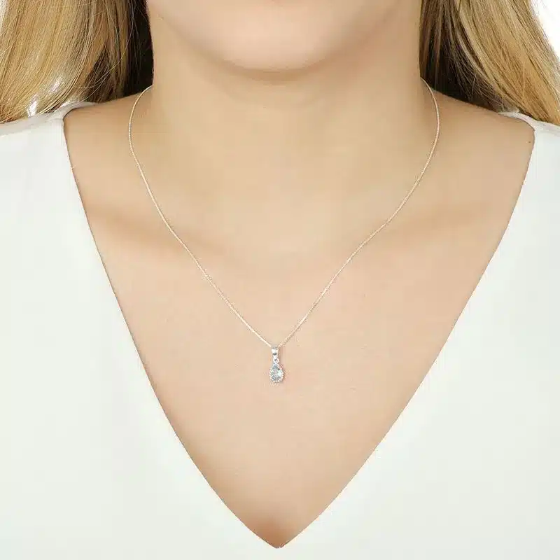 Presentes para mãe da noiva: ideias elegantes e com significado 28 Gargantilha de Prata Malha Veneziana 40cm Gota Pequeno Azul Claro GG23956 1