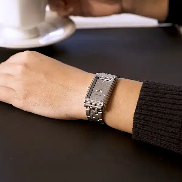 O Diabo Veste Prada 2: As Joias e Relógios que Estão Dominando a Moda em 2026 28 Relogio Feminino Mondaine Quartz Retangular 32959L0MVNE2 Prata 1 1