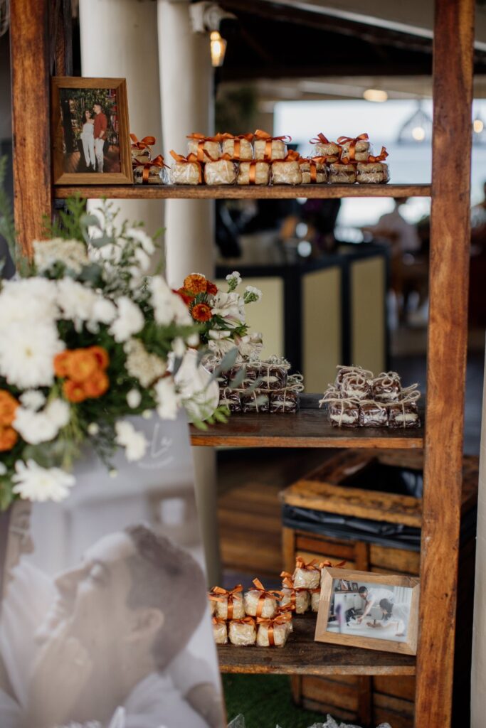 Lohanna e Nélio: um casamento na praia inesquecível com os pés na areia no Rio de Janeiro 35 casamento lohanna e nelio blog casa das aliancas 349