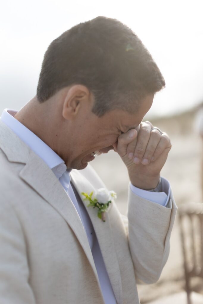 Lohanna e Nélio: um casamento na praia inesquecível com os pés na areia no Rio de Janeiro 19 casamento lohanna e nelio blog casa das aliancas 373 2