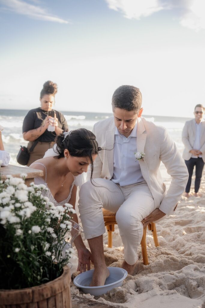 Lohanna e Nélio: um casamento na praia inesquecível com os pés na areia no Rio de Janeiro 22 casamento lohanna e nelio blog casa das aliancas 636