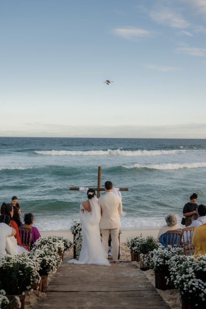 Lohanna e Nélio: um casamento na praia inesquecível com os pés na areia no Rio de Janeiro 14 casamento lohanna e nelio blog casa das aliancas 641