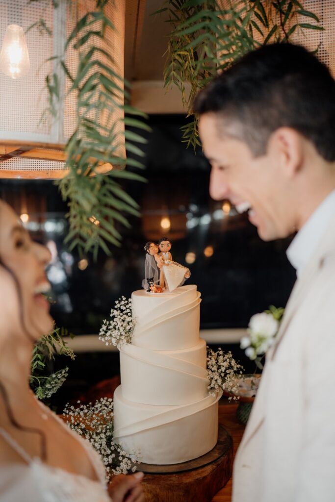 Lohanna e Nélio: um casamento na praia inesquecível com os pés na areia no Rio de Janeiro 31 casamento lohanna e nelio blog casa das aliancas 800