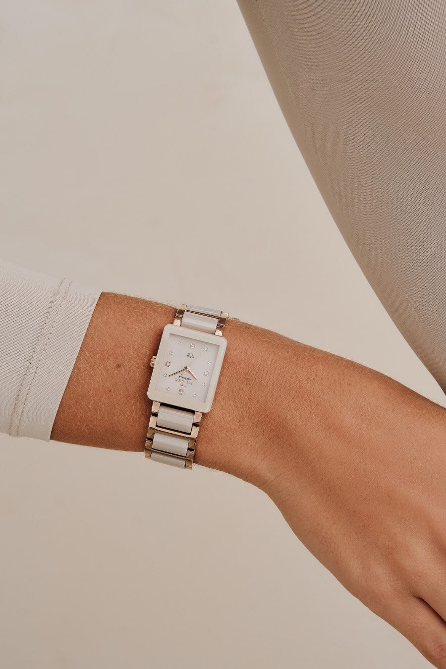Relógios Retangulares: a tendência que tomou conta das passarelas e dos pulsos mais estilosos 15 relogio technos feminino elegance ceramic 2035ncs 2d 05 edited